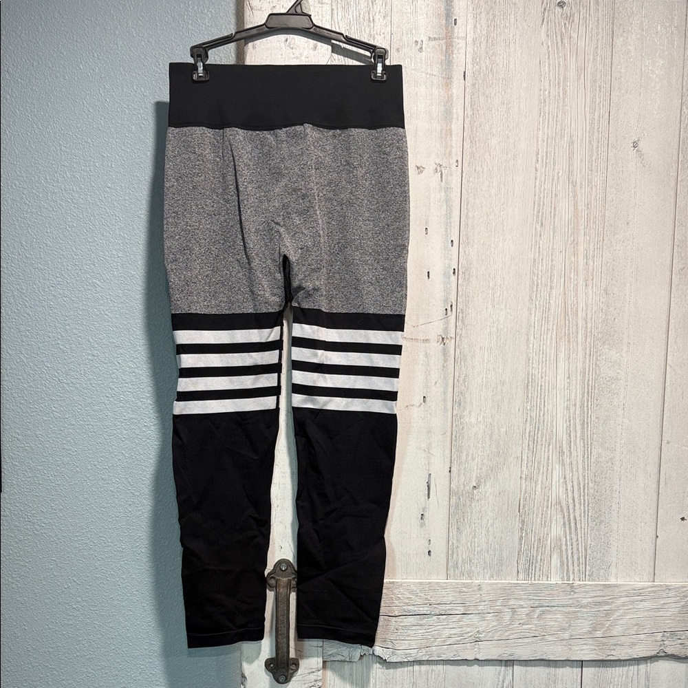 XL NWOT high waisted leggings with ruched butt for lift